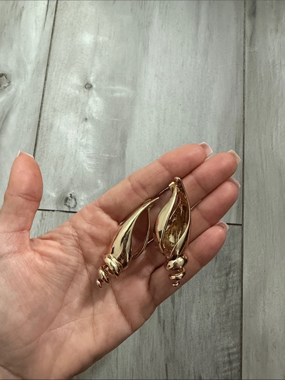 Gold-Tone Sculptural Shell Shaped New Drop Earrings - Women Accessories